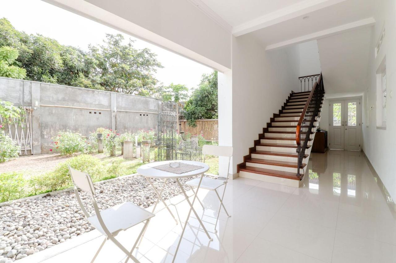 Palem Kipas Homestay Jogjakarta Buitenkant foto