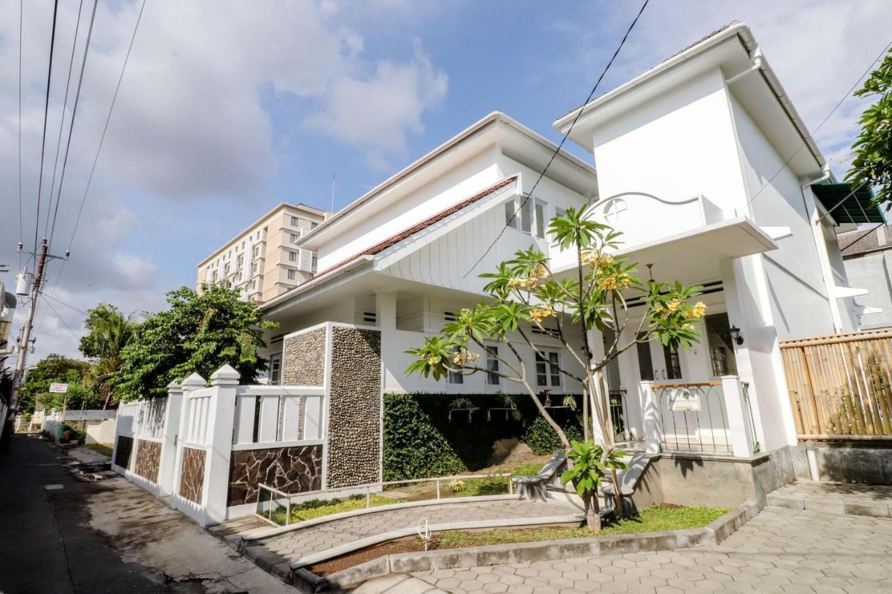 Palem Kipas Homestay Jogjakarta Buitenkant foto