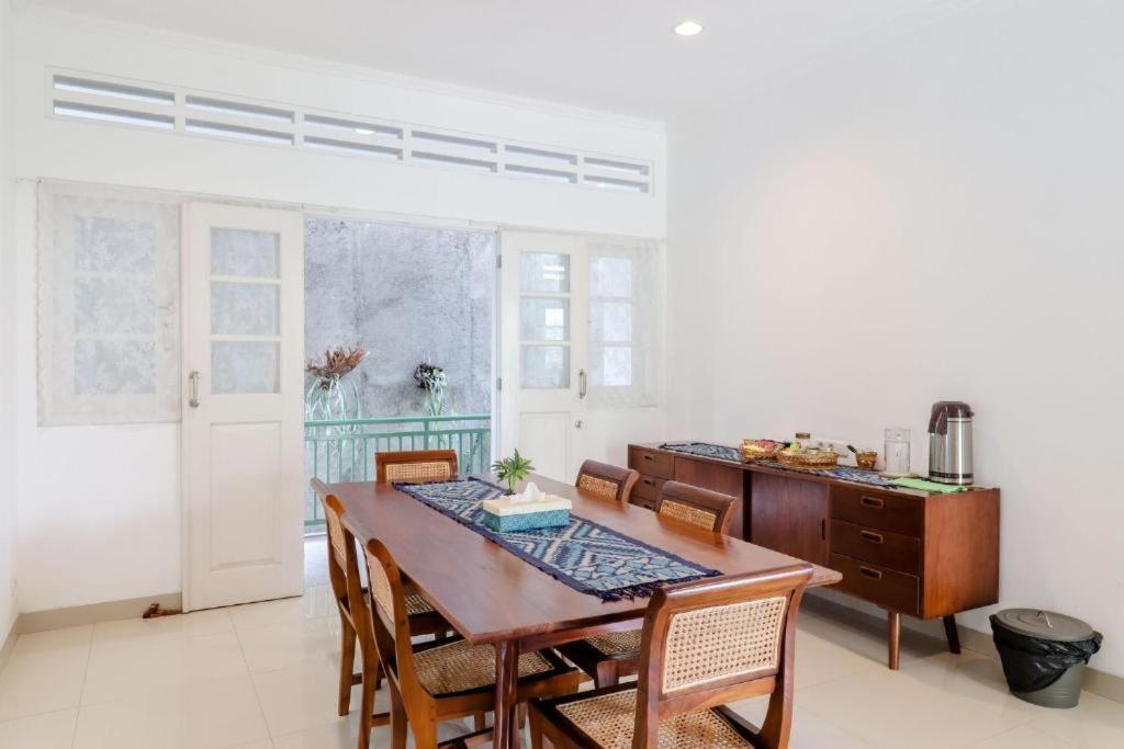 Palem Kipas Homestay Jogjakarta Buitenkant foto